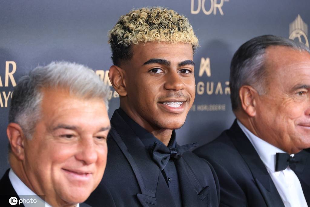 不服气！父亲：亚马尔世界最佳 没拿金球对我们是精神伤害